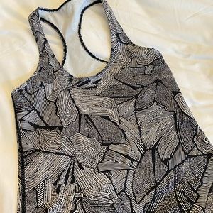 LuLu black and white top